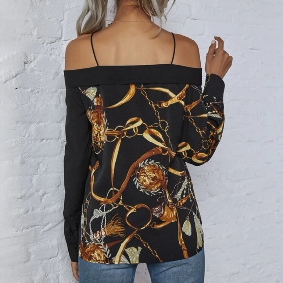 New button Down off shoulder top - Picture 7 of 8